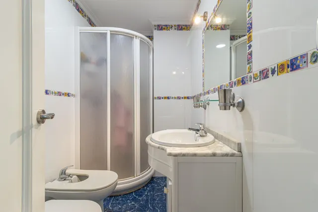 ¡Excelente oportunidad en pleno centro! Espacioso y luminoso piso de 4 dormitorios con garaje subterráneo! — 28