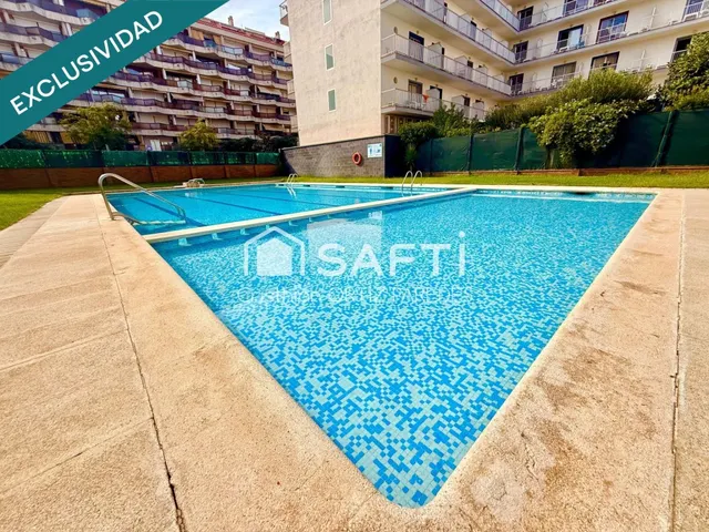 Se vende piso en primera línea con piscina — 27