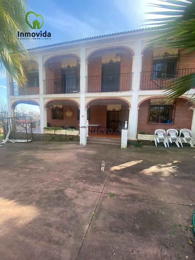 ¡Tu Paraíso en Córdoba! Chalet con Piscina y Vistas Increíbl