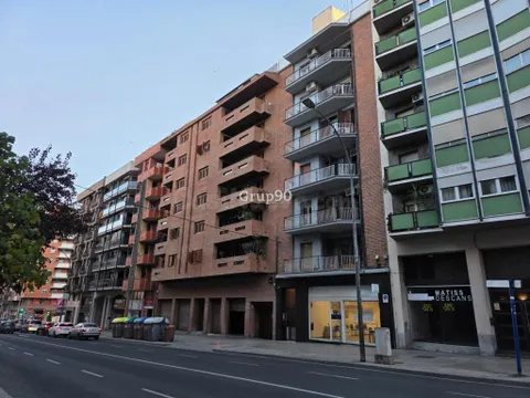 ? Local comercial de 135 m2 a pie de calle – Amplio, versátil y con altillo