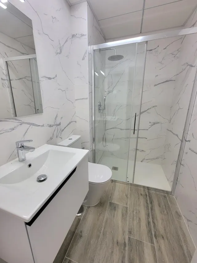 Moderno apartamento muy espacioso, en esquina, 3 dormitorios, 3 baños, parking, piscina, a 5 minutos a pie de la Playa del Cura — 34