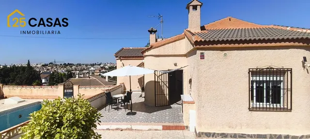 Chalet independiente con piscina y gran parcela en La Marina — 24