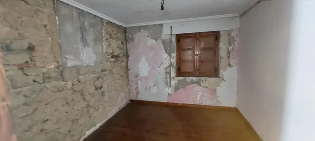 CASA DE 4 DORMITORIOS EN GANZO — 28