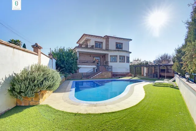 ESPECTACULAR CHALET CON PISCINA EN OTURA — 7