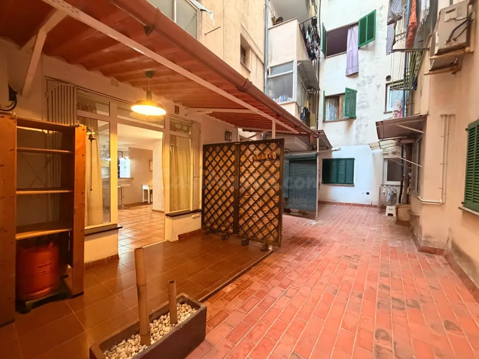 PISO CÉNTRICO CON TERRAZA Y DOS habitaciones EN FONERS