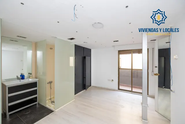 ATENCIÓN INVERSORES. Edificio comercial en pleno centro de Granada, entre Puentezuelas y Alhóndiga — 32