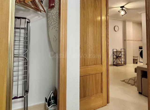 Apartamento con piscina comunitaria, Alicante, Torrevieja. 2 habitaciones, 53 m2, 1,4 kilómetros del mar — 23