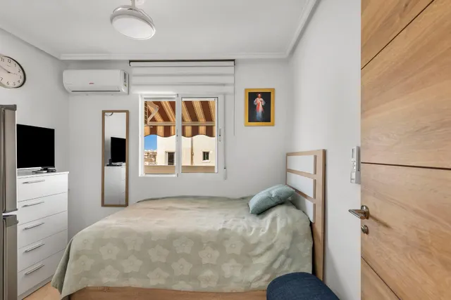 Impresionante Ático en esquina de TRES dormitorios reformado en el residencial Santa Gema — 21