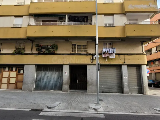 PISO EN EL CENTRO DE SALT. SIN POSESIÓN - foto 4