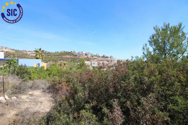 Parcela urbana con espectaculares vistas al mar — 12