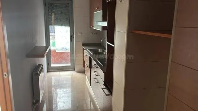 Se vende Piso OKUPADO en Rúa Doctor Aymerich Gilaberto 2 Ter - foto 5