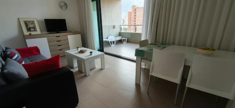 ¡Espectacular Piso en Benidorm con Vistas y Comodidades de Lujo!