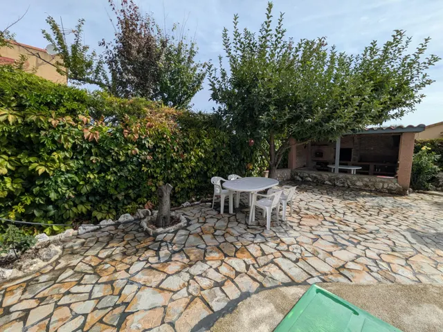 CHALET INDEPENDENTE CON PISCINA — 36
