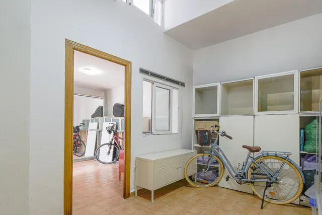 BAJO CON DISTRIBUCIÓN DE VIVIENDA Y PATIO EN GRAU DE VALENCIA — 27