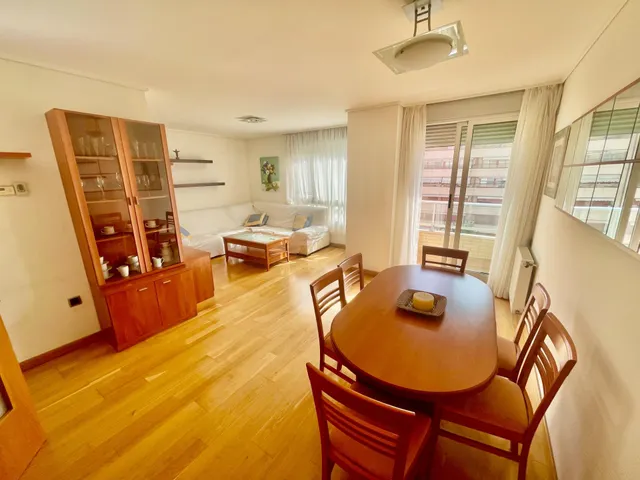 Muy buen piso de 4 Dorm. en Av. Oscar Espla — 2