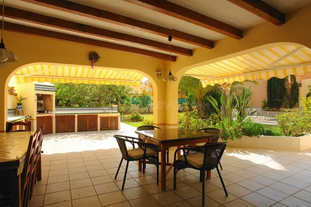 Chalet independiente en la mejor zona residencial de Vera. - foto 3