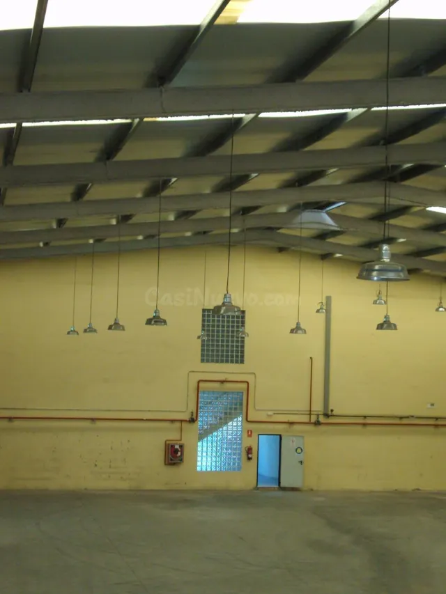 NAVE INDUSTRIAL EN ALQUILER – | 1.800 m2 CONSTRUIDOS + 787 m - foto 5