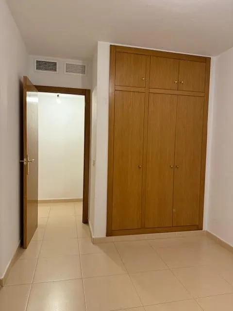 ALQUILER DE APARTAMENTO EN RONDA SUR SIN MUEBLES — 8