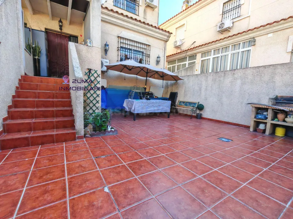 Adosado en estación de Cártama, Málaga.