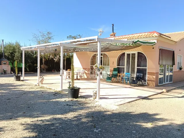 SE VENDE CHALET EN BUEN ESTADO EN ASPE ZONA CARRETERA DE LA ROMANA — 36