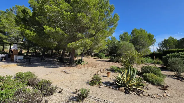 Chalet con piscina, gran parcela y licencia turística — 35