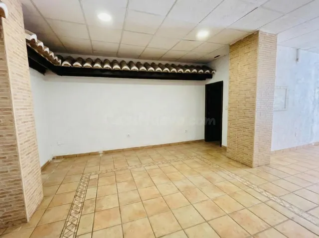 SE VENDE LOCAL COMERCIAL !!INMEJORABLE UBICACIÓN!! — 4