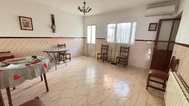 CASA CON PATIO Y COCHERA A LA VENTA — 3