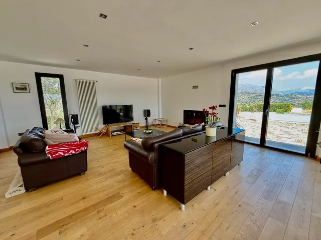 ESPECTACULAR VILLA DE LUJO CON PISCINA PRIVADA Y VISTAS AL PAISAJE EN RELLEU — 10