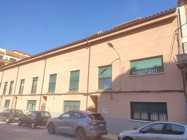 ESTUPENDA CASA CON DOS VIVIENDAS COMPLETAS DISTRIBUIDAS EN D
