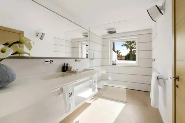 Chalet adosado en la Milla de Oro de Marbella — panorámica de La Concha — 23