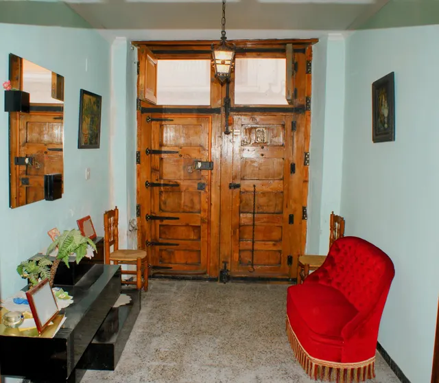 Amplia casa con patio interior en Font de la Figuera — 3