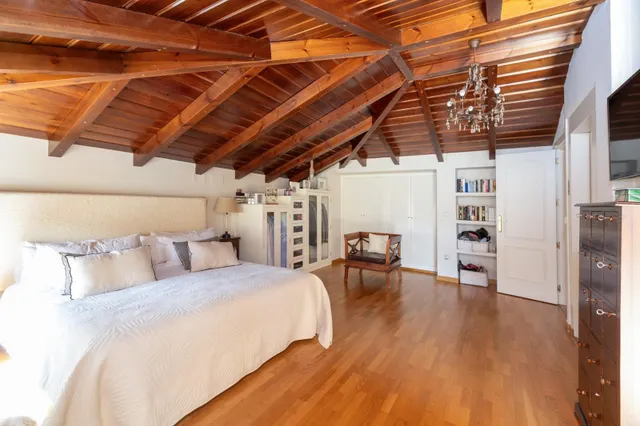 ESPECTACULAR CASA ADOSADA CON PISCINA INDEPENDIENTE — 26