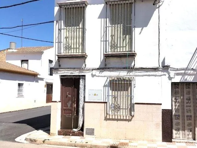 SE VENDE casa adosada OKUPA en C Pozo Nuevo de Rubio (El) - foto 3
