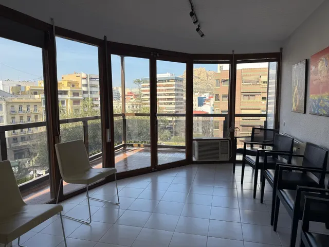Piso en el centro de Alicante – Amplio, luminoso y con vistas despejada — 11