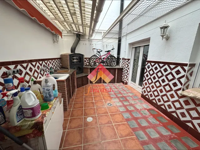 GRAN PISO EN EL CENTRO CON COCHERA CERRADA - foto 3