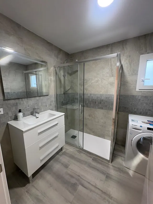 GRAN CHALET EN TORREVIEJA: 2 HAB, 2 BAÑO — 6