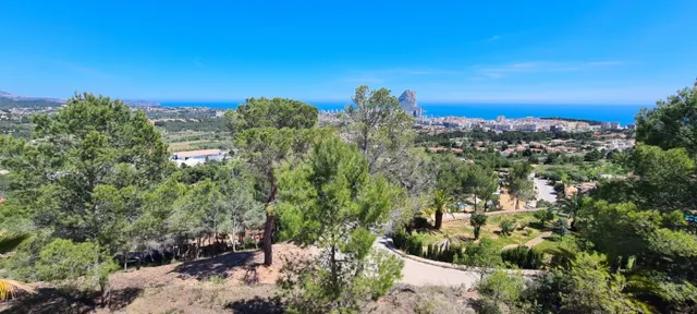 ?Parcela de 2500 m2 en Oltamar Calpe con Vistas a la Montaña
