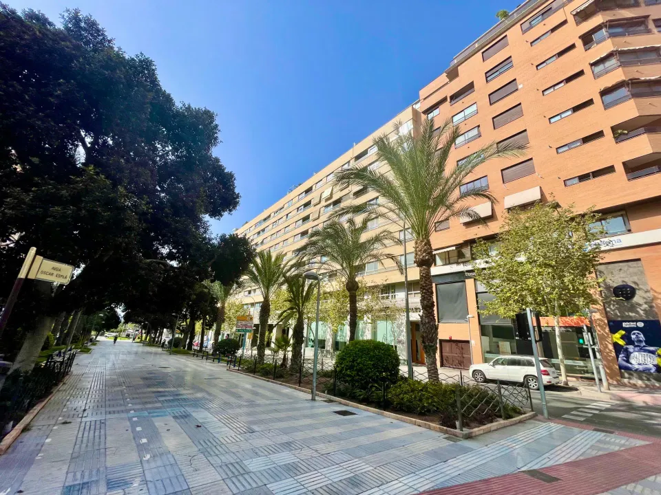 Muy buen piso de 4 Dorm. en Av. Oscar Espla