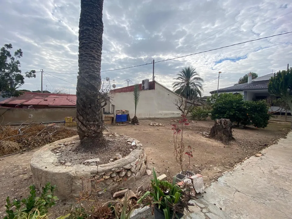 Solar de 884m2 al lado de Orhuela (Riguero de Bonanza)