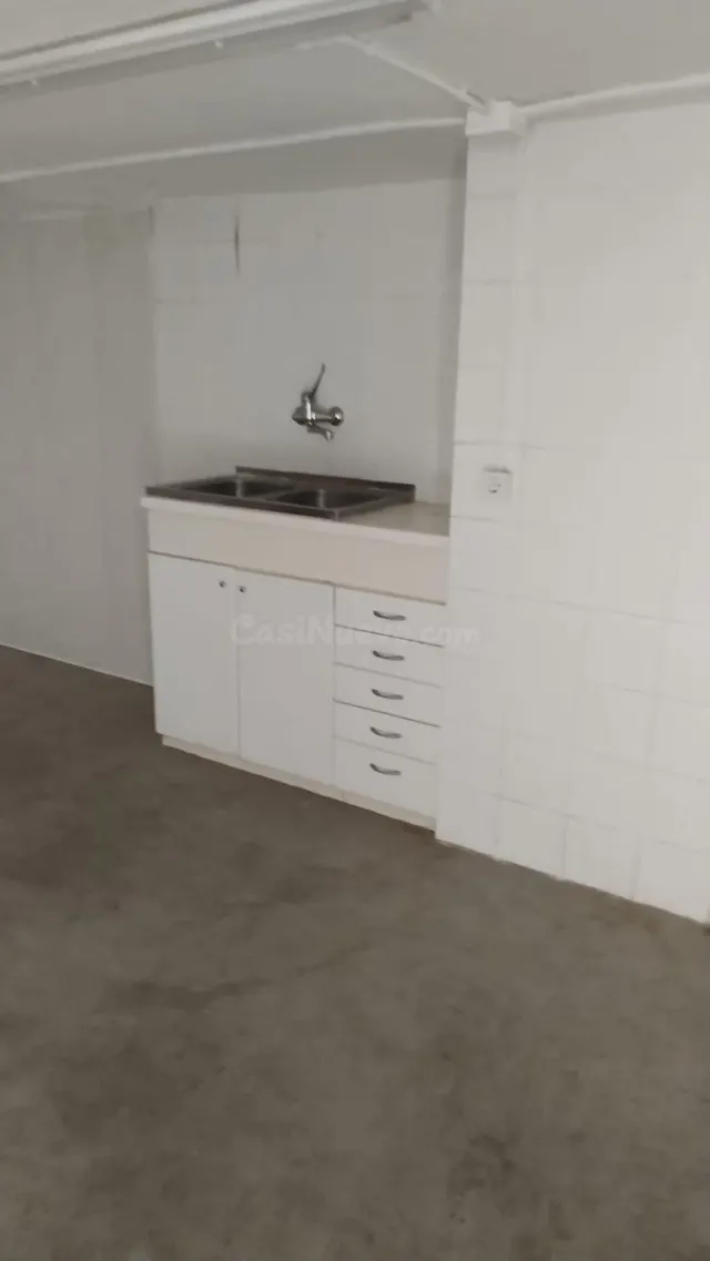 Local Comercial con Gran Potencial en la Entrada de Sitges - foto 4