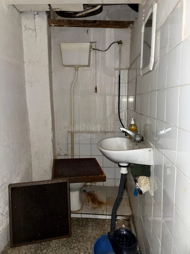 "OPORTUNIDAD LOCAL EN VENTA EN EL CENTRO DE VALDEZORRAS" - foto 4