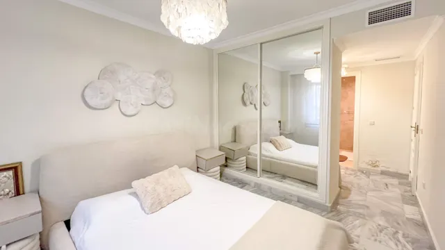 Piso reformado en La Dama de Noche, junto a Puerto Banús, Marbella — 24
