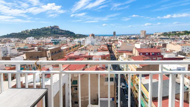 Vivienda reformada en 11ª planta con vistas panorámicas - foto 2