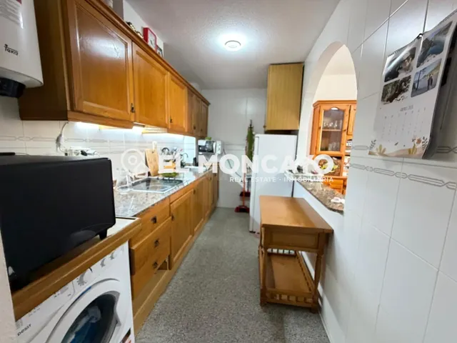 Fantástico apartamento de tres dormitorios a tan solo 300m de las playas de Guardamar del Segura, Alicante — 3