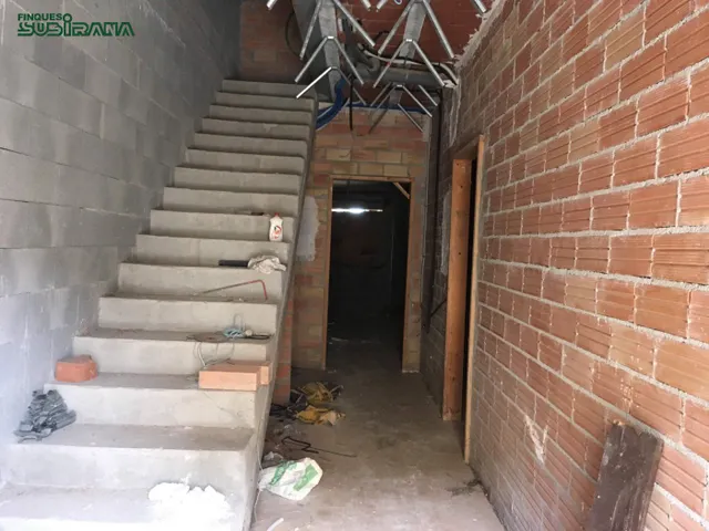 EDIFICI en CONSTRUCCIÓ a la població de LA LLACUNA - foto 3