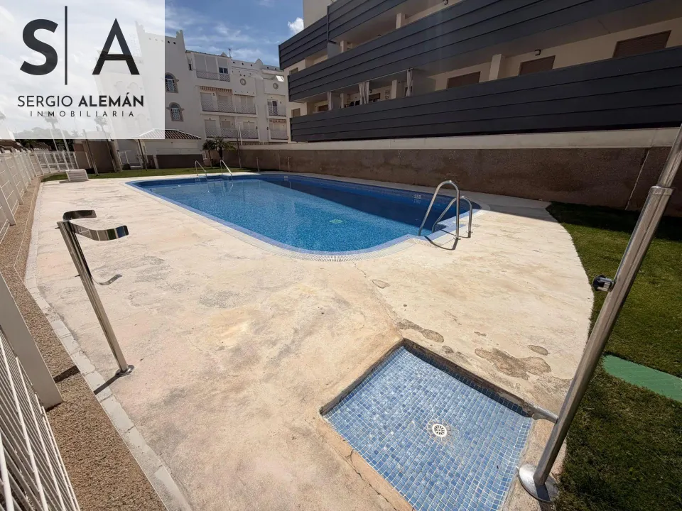 APARTAMENTO CON GARAJE Y PISCINA