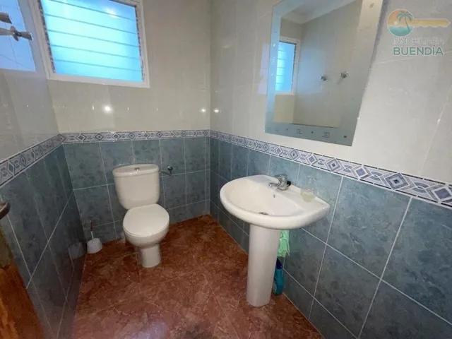 Piso de 3 dormitorios , garaje y trastero muy cercano a servicios — 30