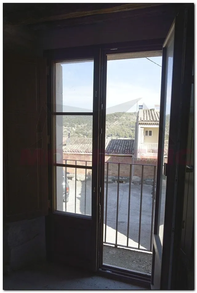 CASA DE PIEDRA ESQUINERA DE 257 M2 PRCTICAMNTE REFORMADA DE PIEDRA, 3 DORMITORIOS SUITES. — 24