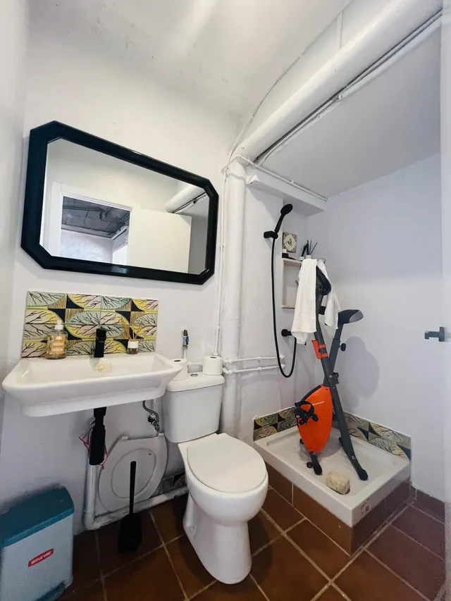 PAREADO EN VENTA EN LA COLINA A UN PASO DE LA PLAYA. — 42