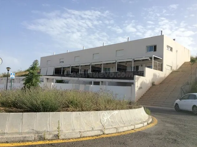 Venta de Adosado Sin Posesión en Granada - foto 3